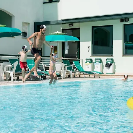 Michelangelo Aparthotel 3*