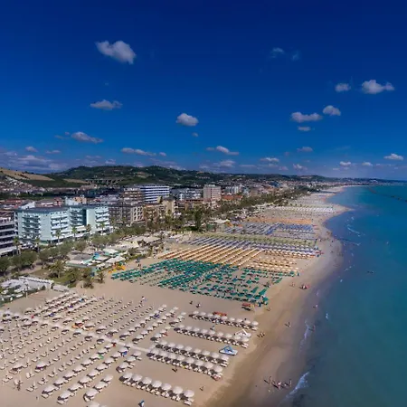 公寓式酒店 Michelangelo 圣贝内代托-德尔特龙托